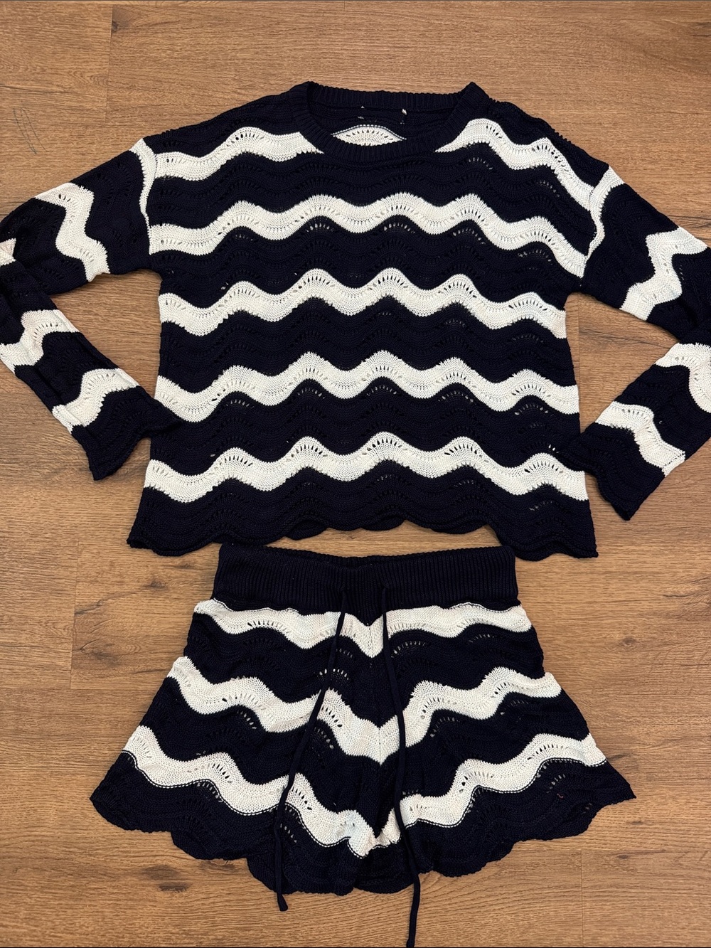 Wavy Stripe Long Sleeve Top in Black and White
